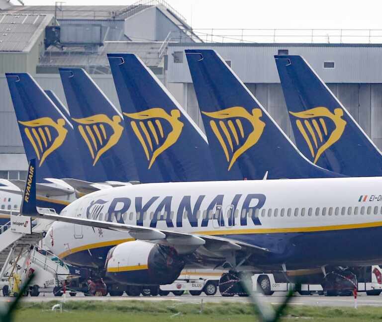 Choque sindical por el convenio colectivo para los tripulantes de cabina de Ryanair