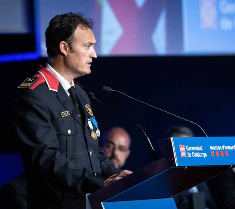 Grande-Marlaska concede una distinción al jefe y a otros 15 agentes de los Mossos