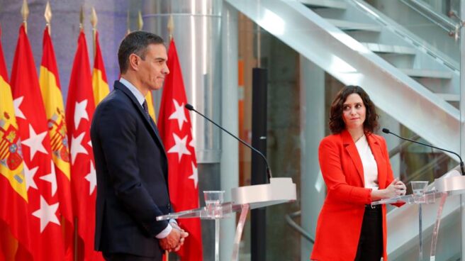 La presidenta de la Comunidad de Madrid, Isabel Díaz Ayuso, y el jefe del Gobierno, Pedro Sánchez.