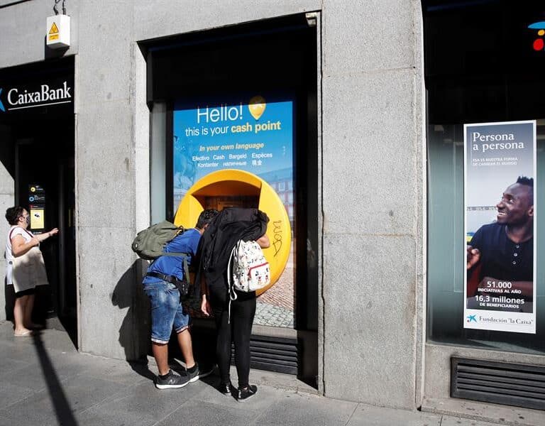 Cómo evitar que CaixaBank te cobre 240 euros de comisión por mantener la cuenta