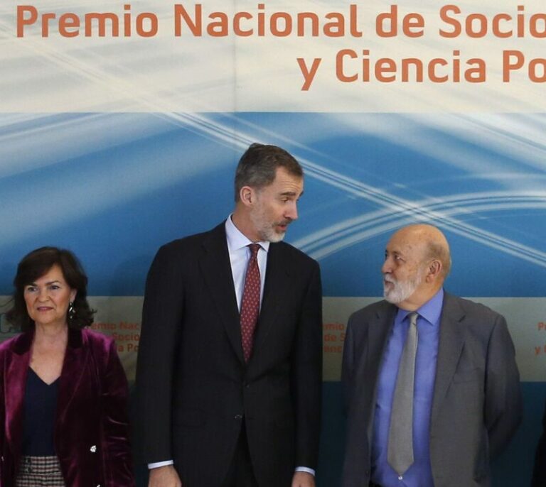 Podemos, a por la Corona: ha pedido dos veces a Tezanos un CIS monográfico