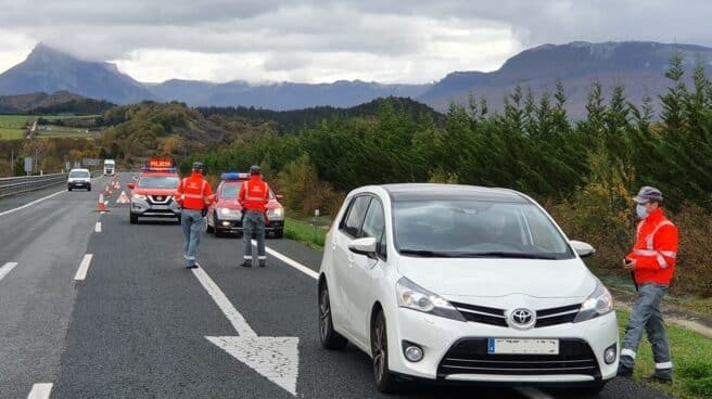 Control de la Policía Foral de Navarra en uno de los accesos a la Comunidad Foral.