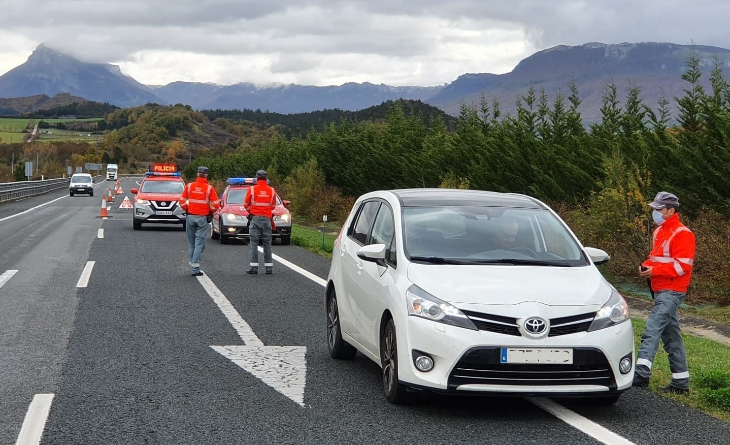 Control de la Policía Foral de Navarra en uno de los accesos a la Comunidad Foral.