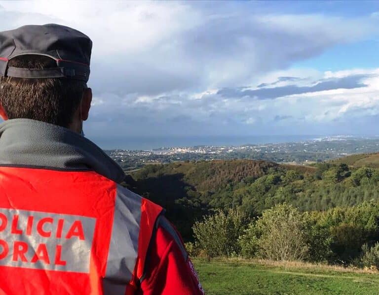 Condenan a 4 meses de cárcel a un hombre por negarse a llevar mascarilla