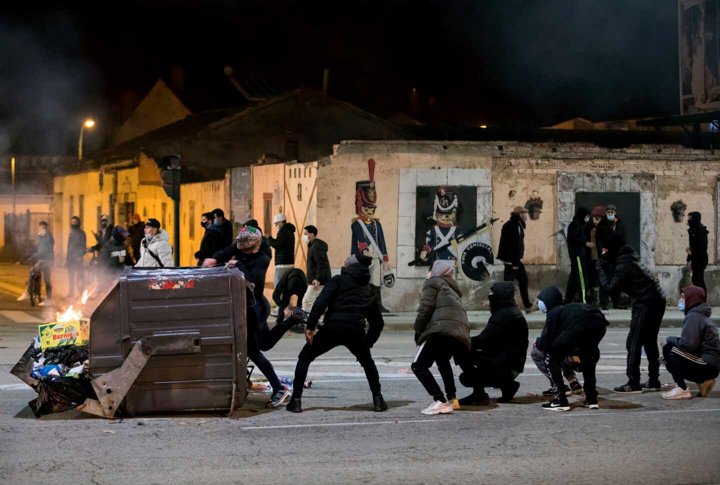 Disturbios en Burgos tras la protesta contra las restricciones.