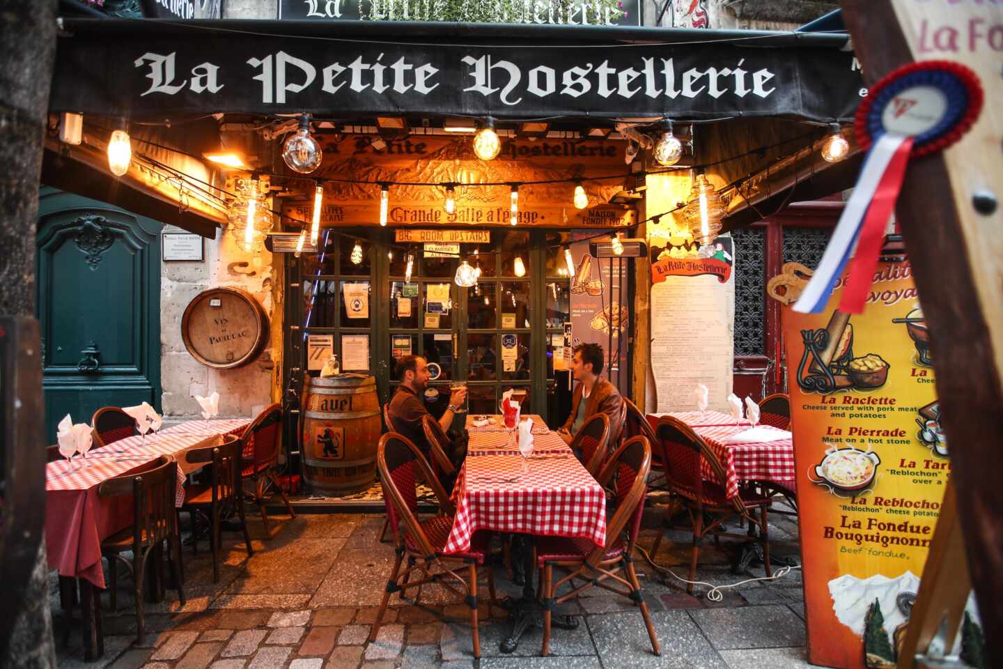 Una terraza de un restaurante en París (Francia).