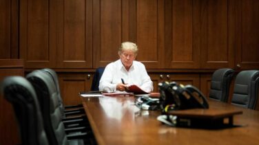 Trump podría recibir el alta médica este lunes