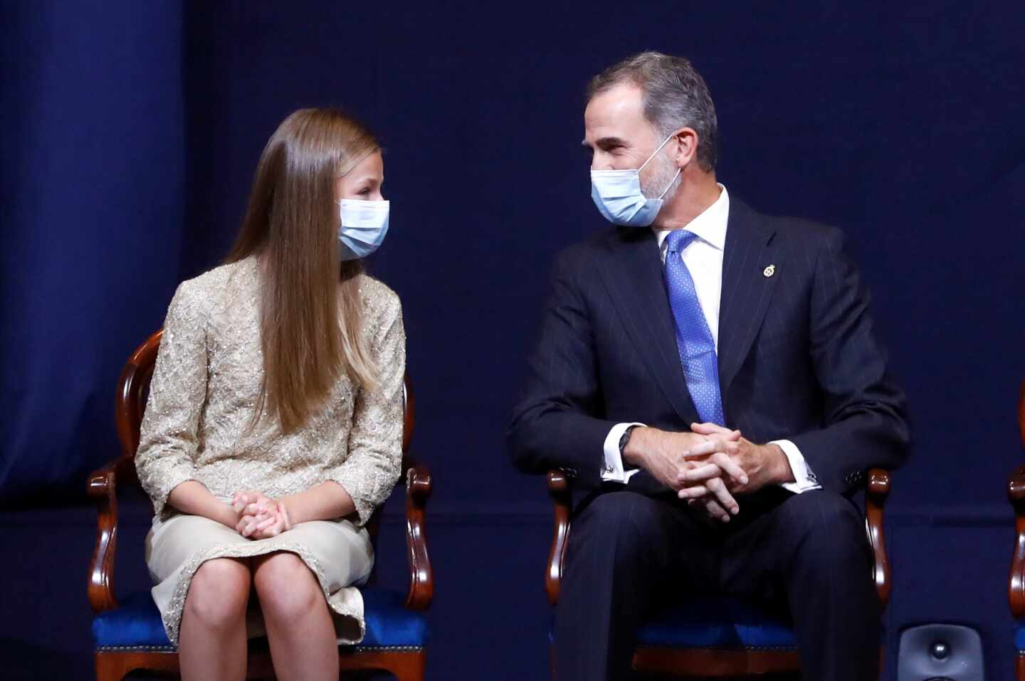 El rey Felipe VI y la princesa Leonor durante la ceremonia de entrega de los Premios Princesa de Asturias.