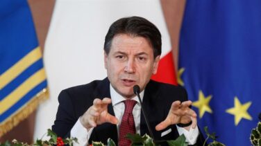 Italia prohíbe fiestas privadas y restringe horarios de bares para frenar la segunda ola de coronavirus