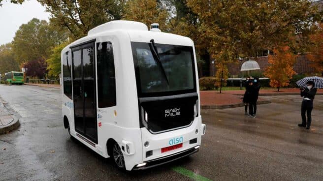 Autobús sin conductor para el transporte universitario.