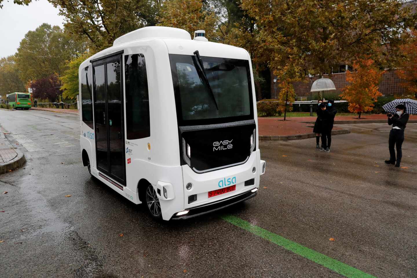 Autobús sin conductor para el transporte universitario.