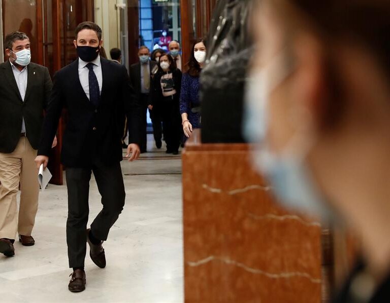 Vox rentabiliza la moción: sube en las encuestas y frena la euforia del PP