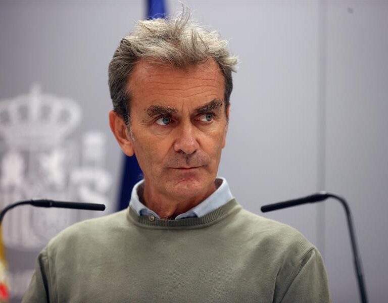 Los colegios de médicos de España piden el cese de Fernando Simón "por su incapacidad manifiesta"