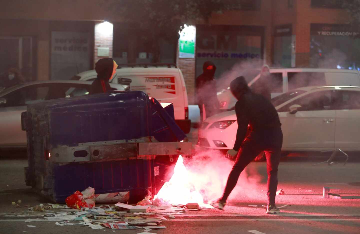 Disturbios en el barrio de Gamonal (Burgos) en el inicio del toque de queda.