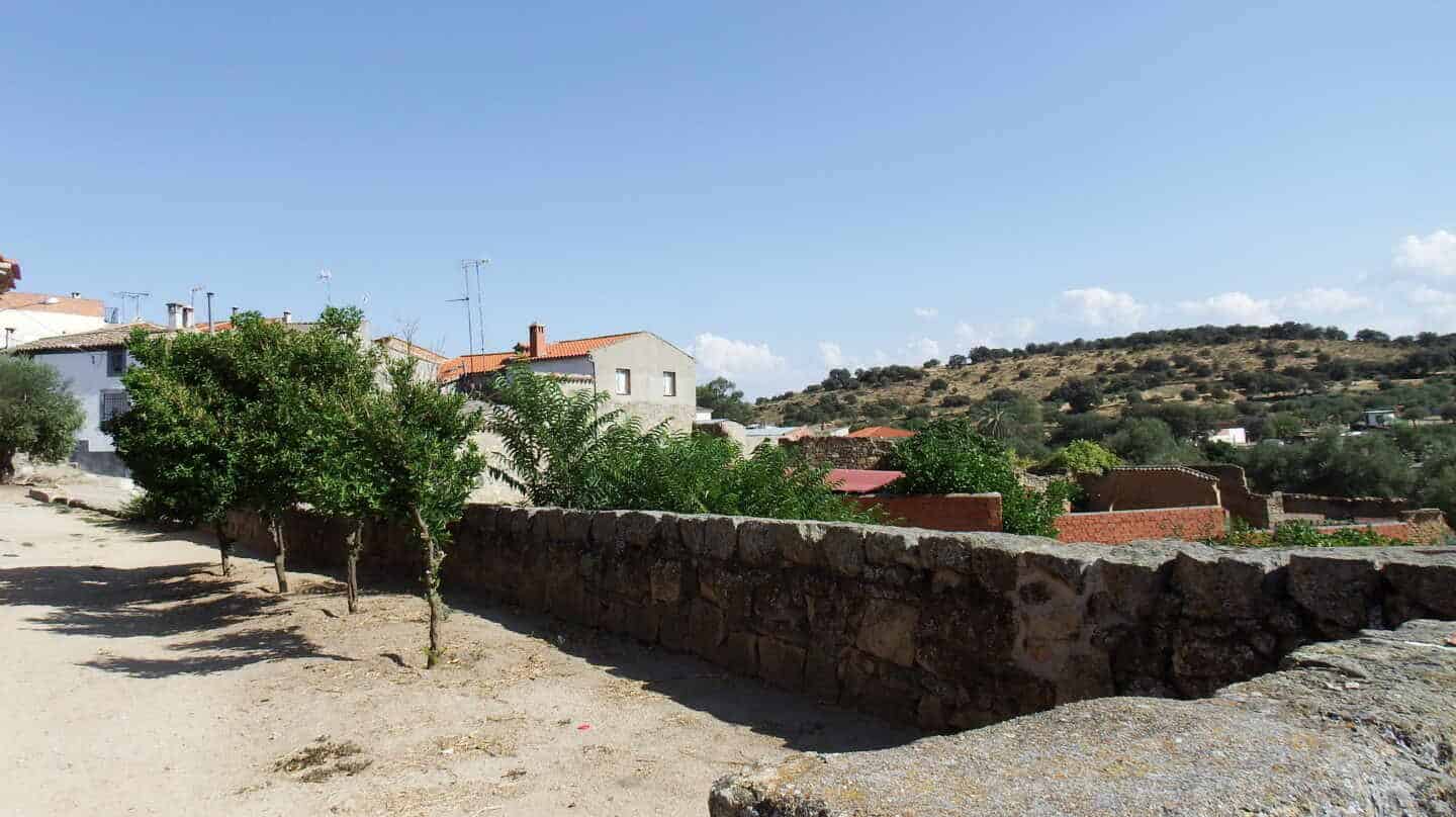 Bloques vacíos y casas que reabren: la segunda ola reimpulsa la vuelta al pueblo