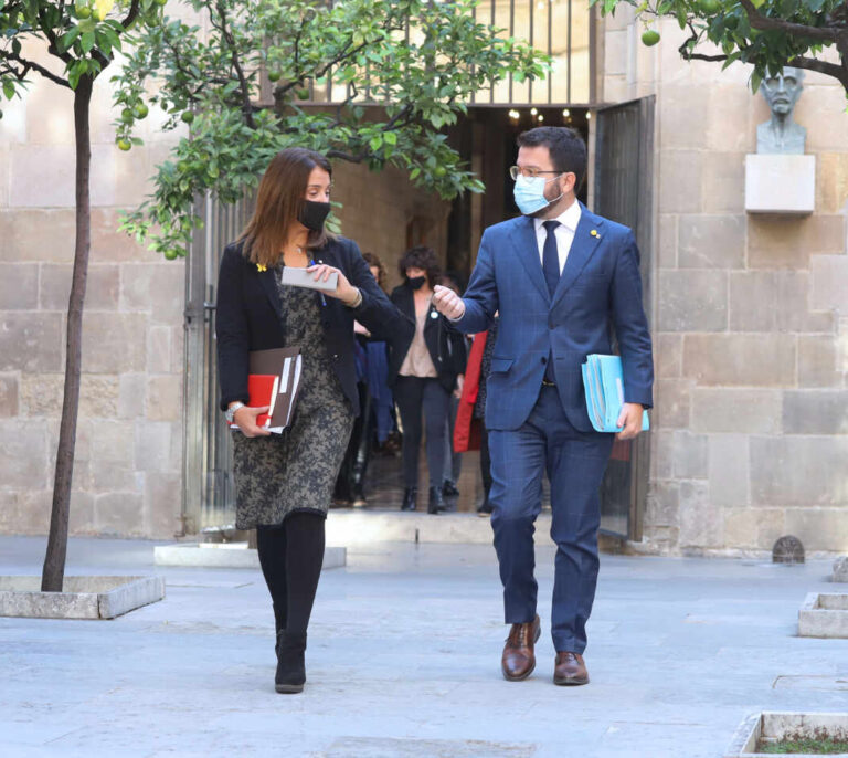 Bronca entre ERC y JxCat por el teletrabajo y la lluvia de medidas Covid