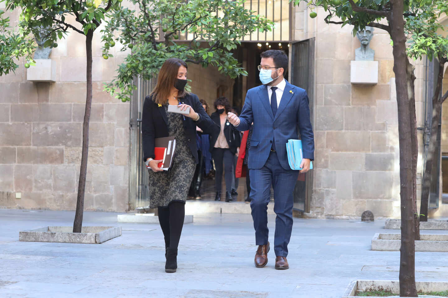 Bronca entre ERC y JxCat por el teletrabajo y la lluvia de medidas Covid