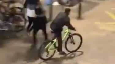 Detenido un joven que robó una bicicleta de Decathlon durante los disturbios de Barcelona