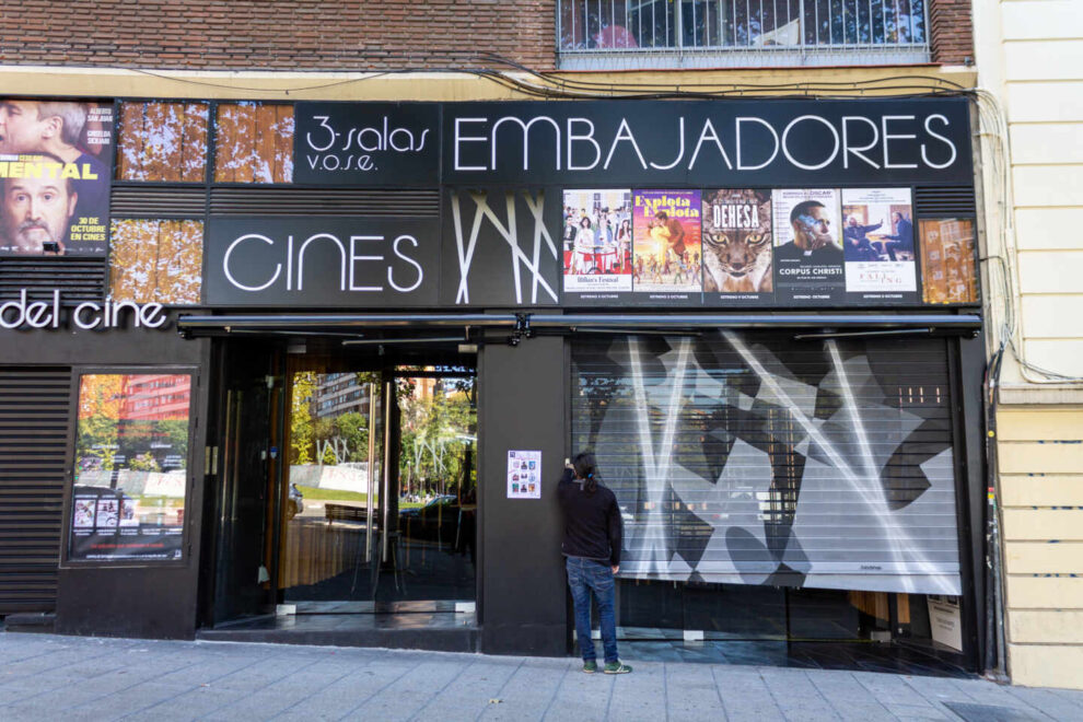 Los Cines Embajadores, en la Glorieta de Santa María de la Cabeza.