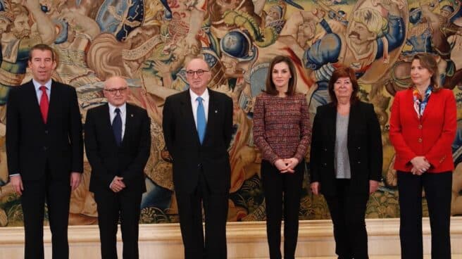 La Reina Letizia con académicos de la Real Academia de Ingeniería