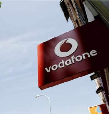 Vodafone frena su sangría en la 'guerra' del móvil y Telefónica ya [...]