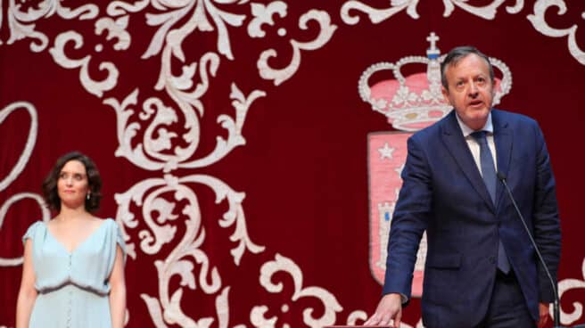 Reyero toma posesión de la Consejería ante Díaz Ayuso.