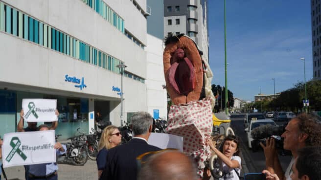 Procesión de la vagina de plástico en Málaga (2013).