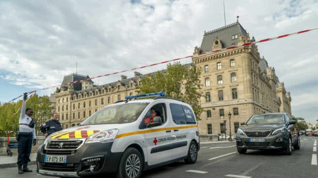 Una ambulancia en París (Francia).