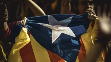 Radicales independentistas queman neumáticos y cortan una carretera por el 1-0