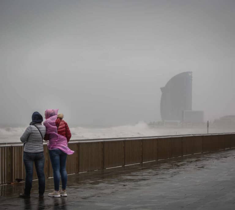 La borrasca 'Alex' inaugura octubre con un "intenso" temporal de lluvia y viento