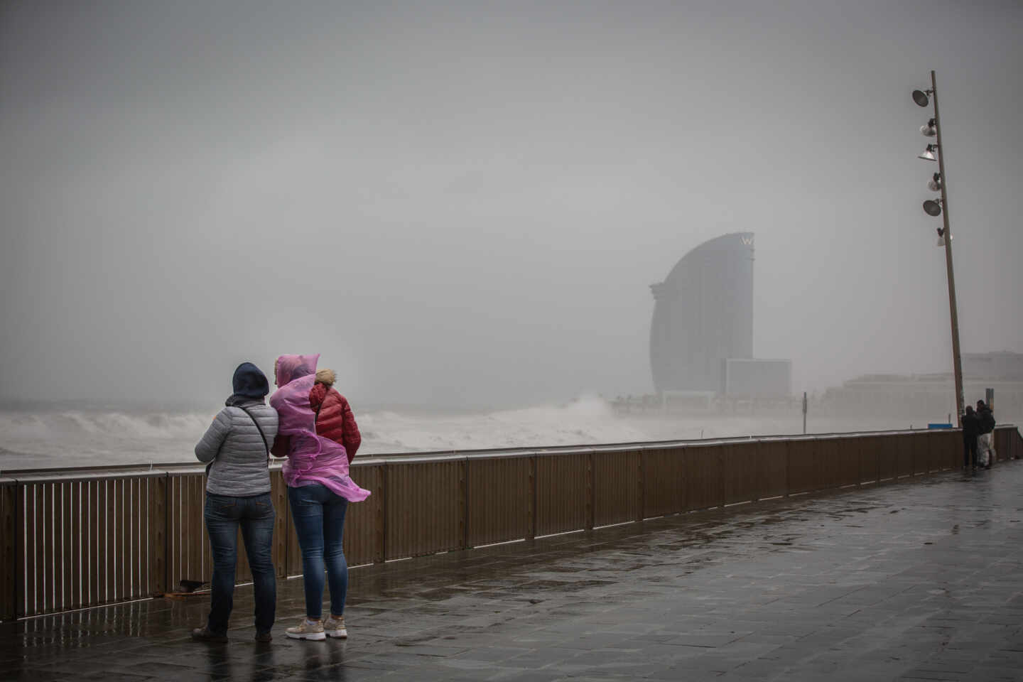 La borrasca 'Alex' inaugura octubre con un "intenso" temporal de lluvia y viento