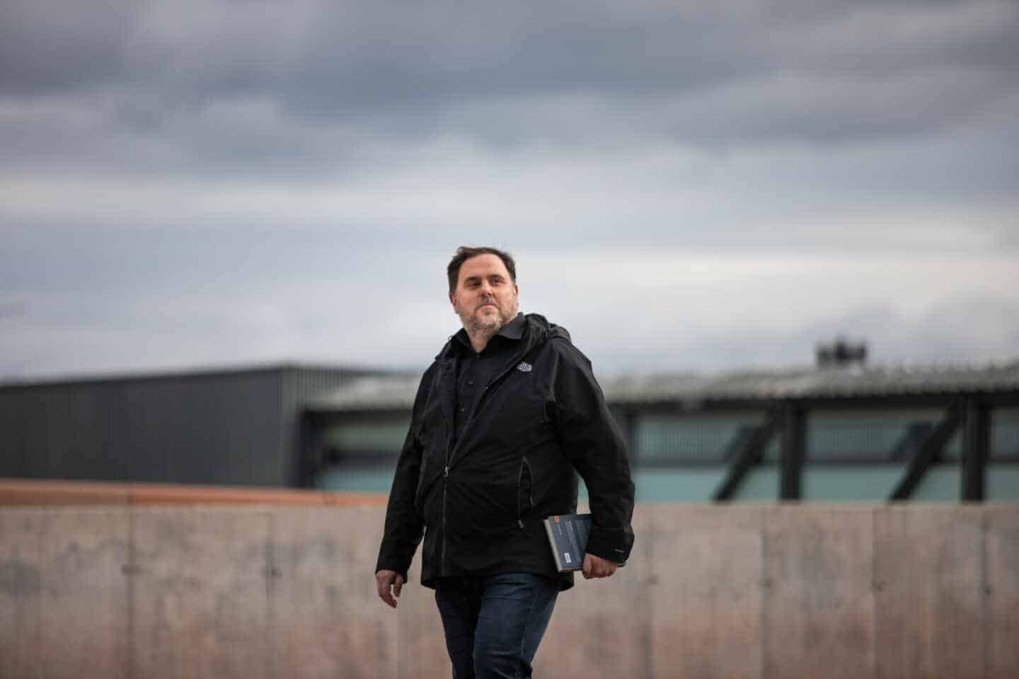 Oriol Junqueras saliendo de la prisión de Lledaners.