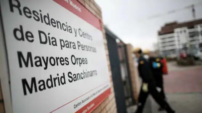 Madrid vacunará primero a 65.000 ancianos de residencias y después a los sanitarios de primera línea