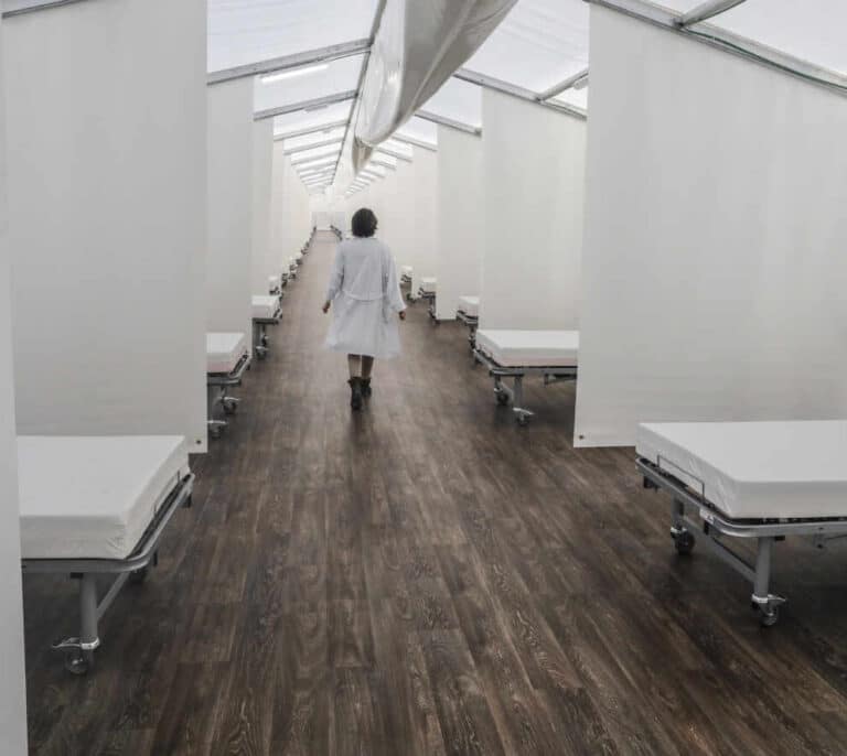 El Hospital La Fe registra récord de ingresos por Covid-19 y recurre al antiguo Campanar