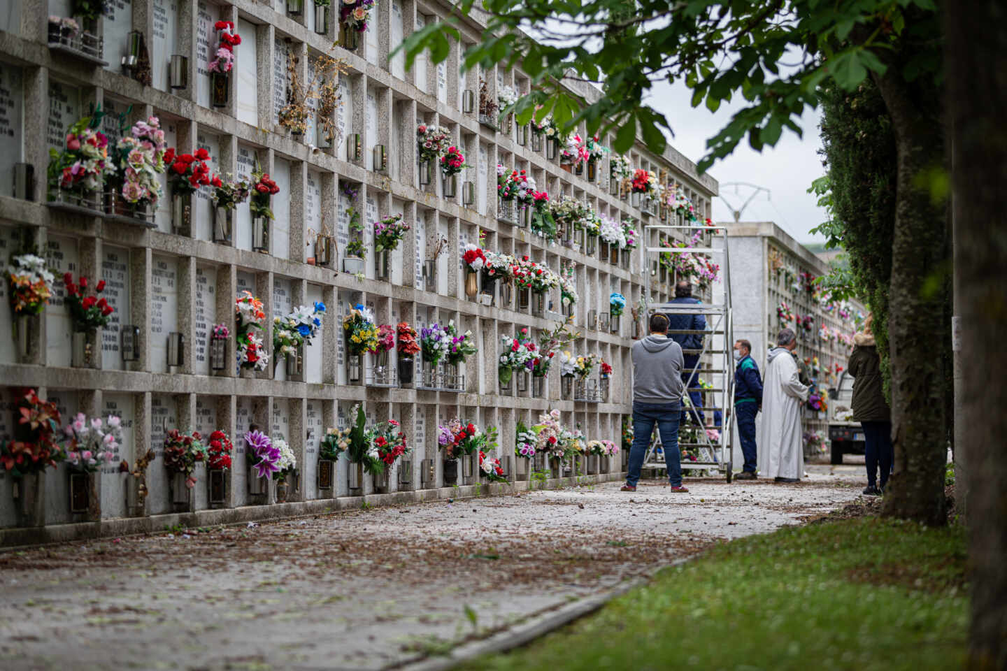 Entierro en el cementerio de Vitoria.