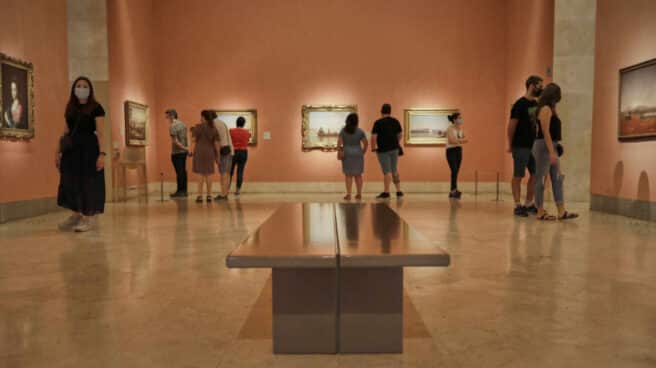 Visitantes en el Museo Thyssen en el primer día en el que abre sus puertas tras haber permanecido casi tres meses clausurado. EP. Visitantes en el Museo Thyssen en el primer día en el que abre sus puertas tras haber permanecido casi tres meses clausurado. EP.