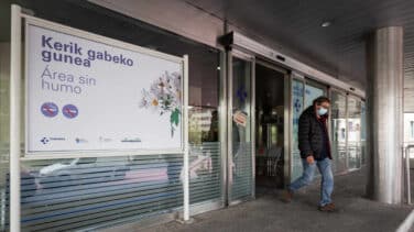 Los centros sanitarios empiezan a prohibir las mascarillas de tela