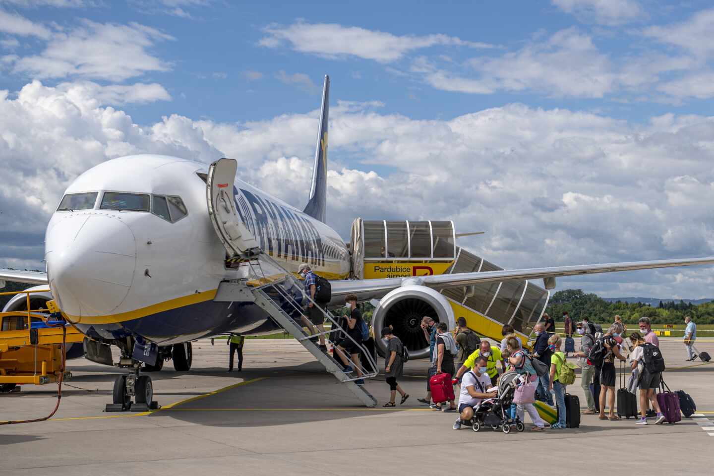 Un avión de Ryanair en el aeropuerto de Alicante.
