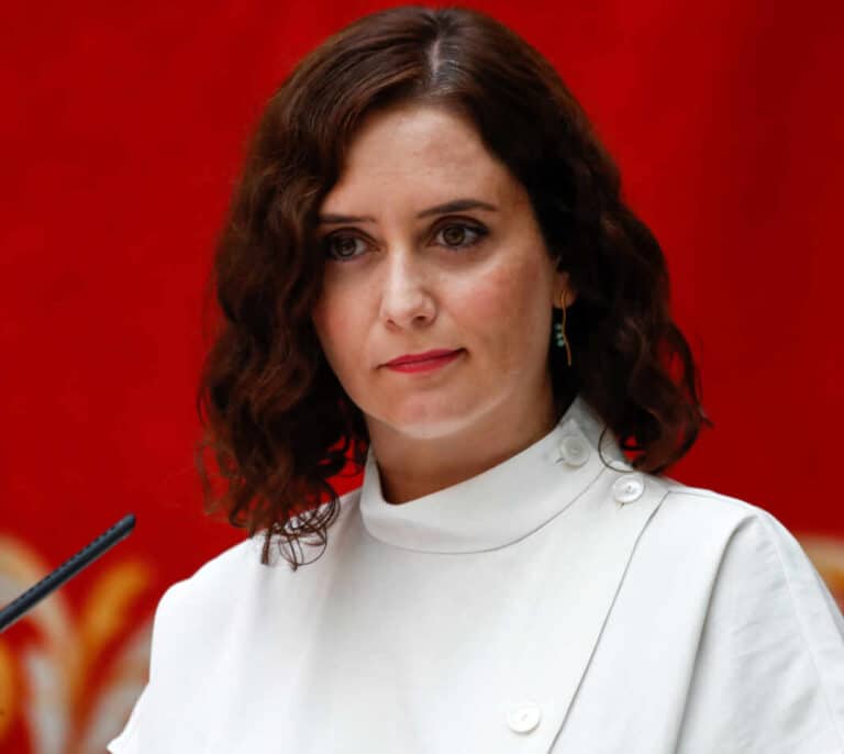 'Le Figaro': Ayuso es "la nueva musa de la derecha española y bestia negra" del Gobierno