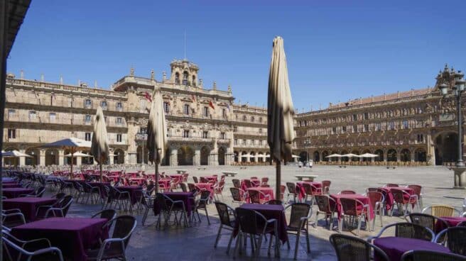 Terrazas vacías en la Plaza Mayor de Salamanca.