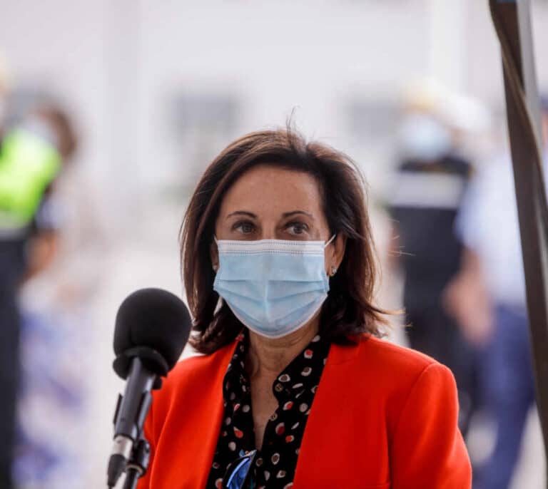 Margarita Robles culpa a Lesmes de enfrentar a Sánchez con el Rey