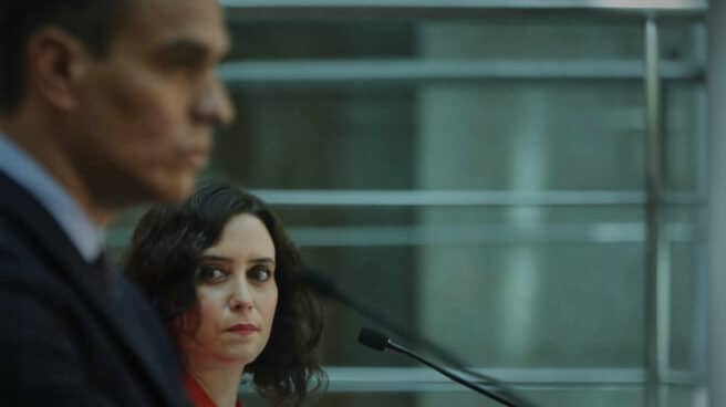 El presidente del Gobierno, Pedro Sánchez, junto a la presidenta de la Comunidad de Madrid, Isabel Díaz Ayuso.