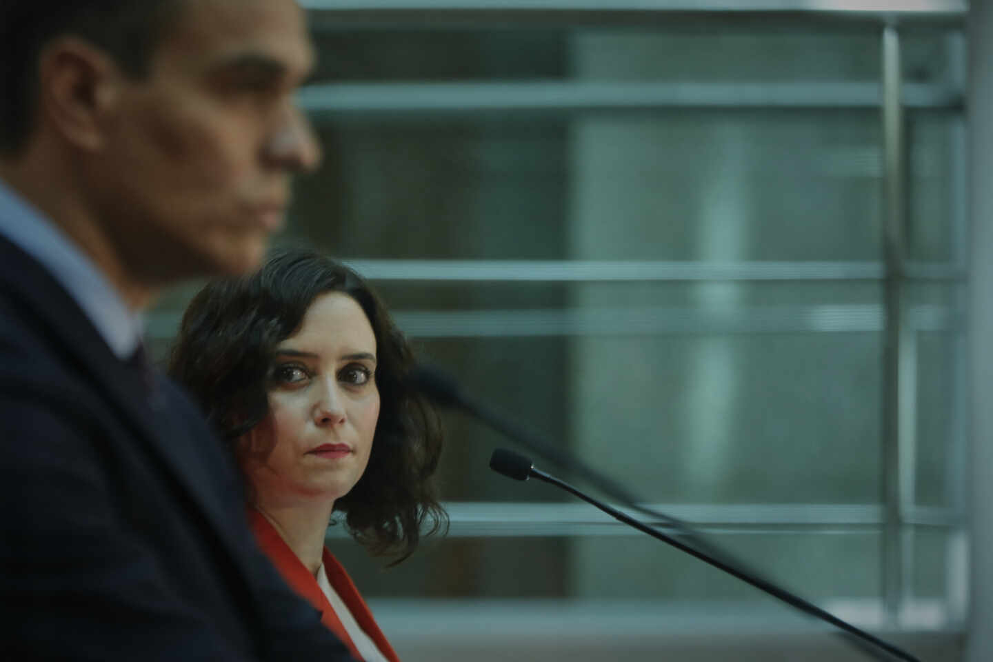 El presidente del Gobierno, Pedro Sánchez, junto a la presidenta de la Comunidad de Madrid, Isabel Díaz Ayuso.