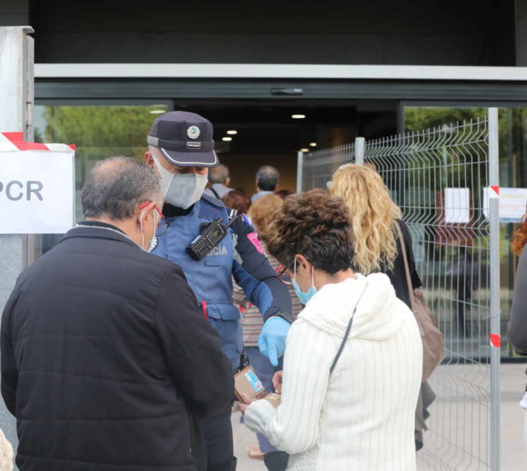 Madrid baja un 36% los casos, pero hace un 22% menos de pruebas