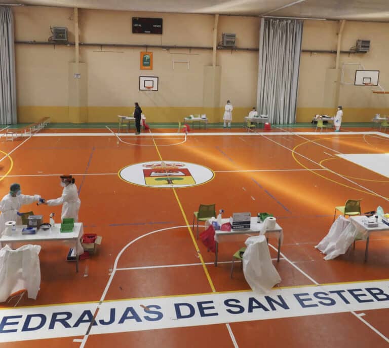 Castilla y León y la Comunidad Valenciana piden el toque de queda ante "semanas dramáticas"