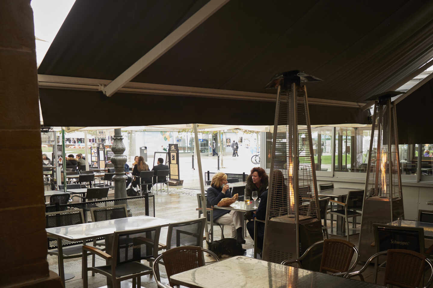 Terraza con estufas en Pamplona.