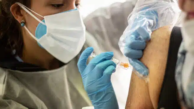 La mitad de las enfermeras duda si se vacunará del coronavirus
