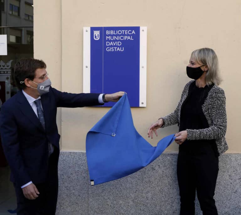 Almeida destaca la "capacidad" de Gistau "para meterse en cualquier fregado"