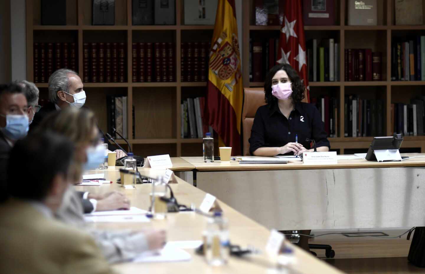 Ruiz Escudero y Díaz Ayuso, en una reunión de la Comunidad de Madrid.