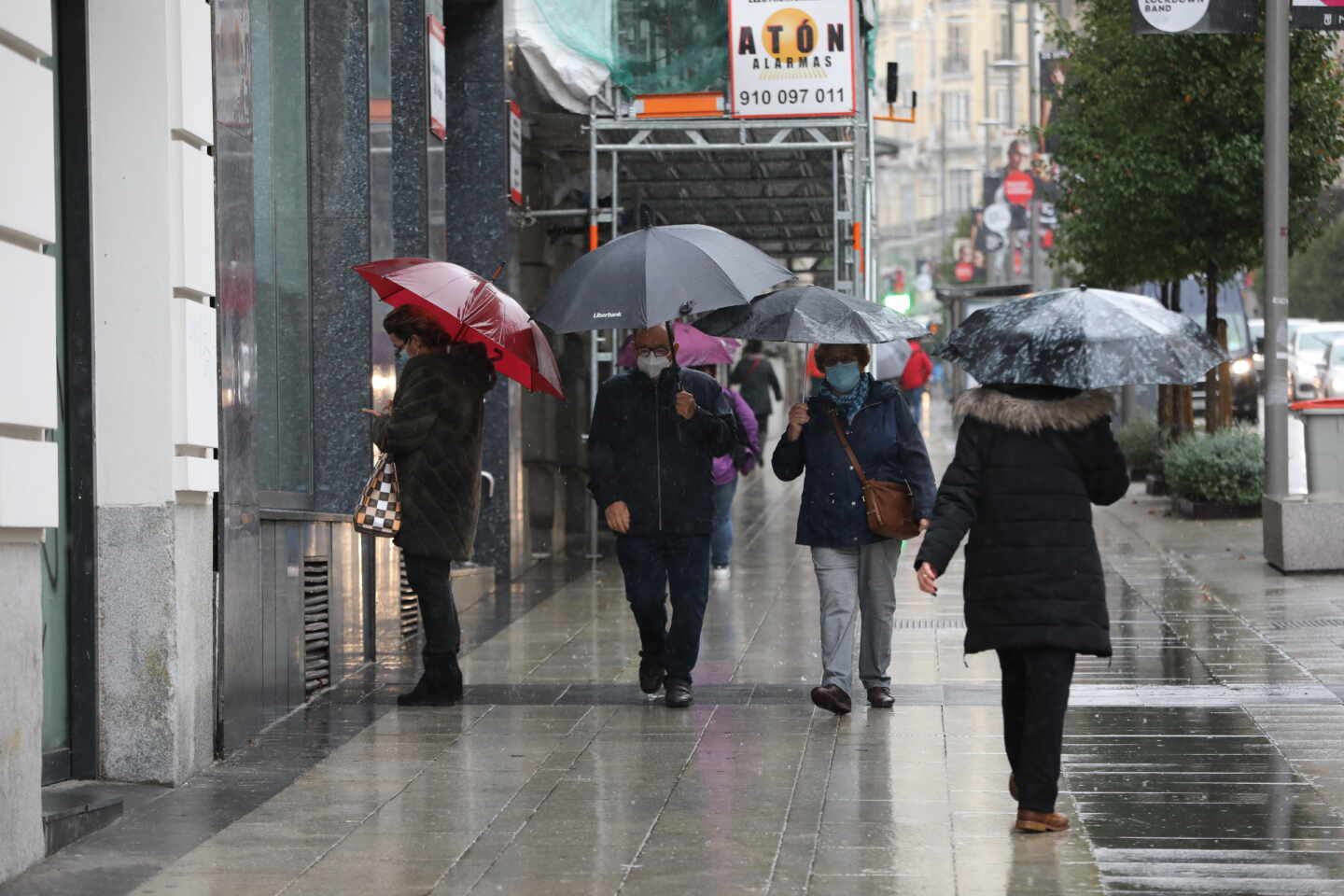 Un frente atlántico dejará temperaturas en descenso y fuertes lluvias este martes